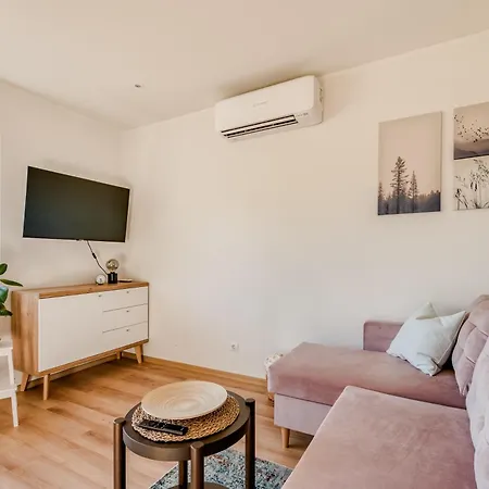 Hubane Vaeikemaja Haapsalus *