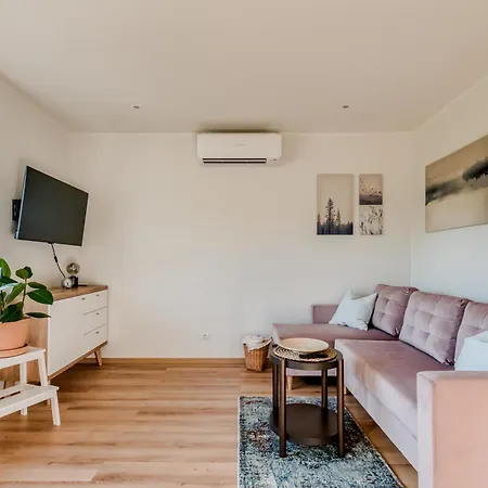 Hubane Vaeikemaja Haapsalus Uuemoisa