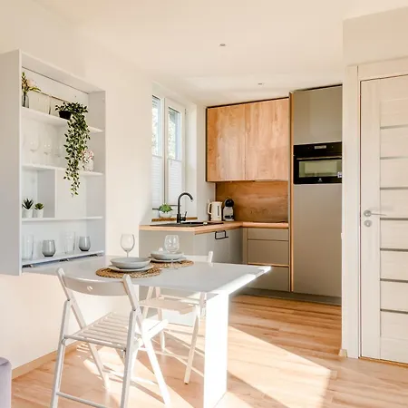 Hubane Vaeikemaja Haapsalus * Uuemoisa