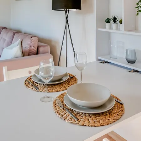 Hubane Vaeikemaja Haapsalus Holiday home Uuemoisa