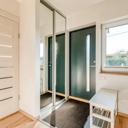 Hubane Vaeikemaja Haapsalus * Uuemoisa