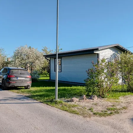 Hubane Vaeikemaja Haapsalus *