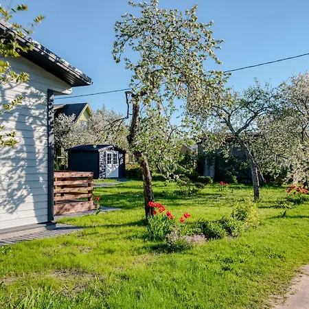Holiday home Hubane Vaeikemaja Haapsalus Uuemoisa