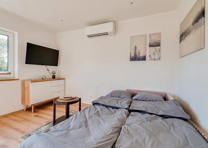 Hubane Vaeikemaja Haapsalus Dom wakacyjny Uuemoisa