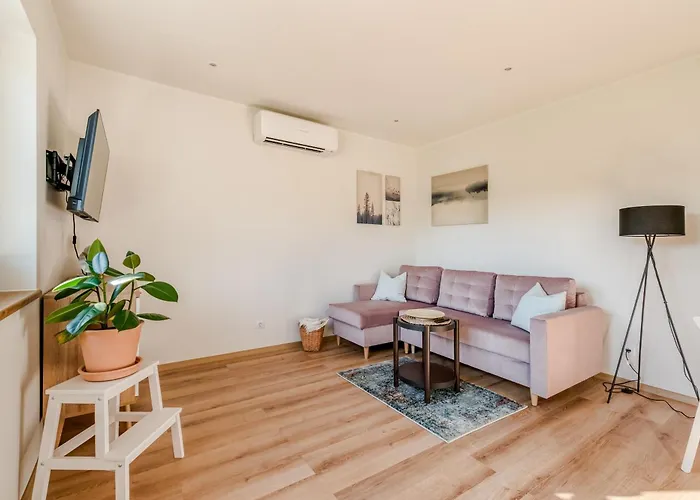 Hubane Vaeikemaja Haapsalus Dom wakacyjny