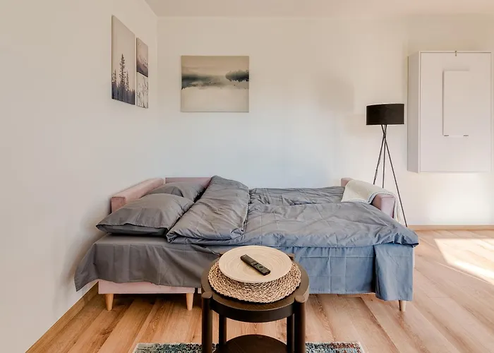 Hubane Vaeikemaja Haapsalus * Uuemõisa