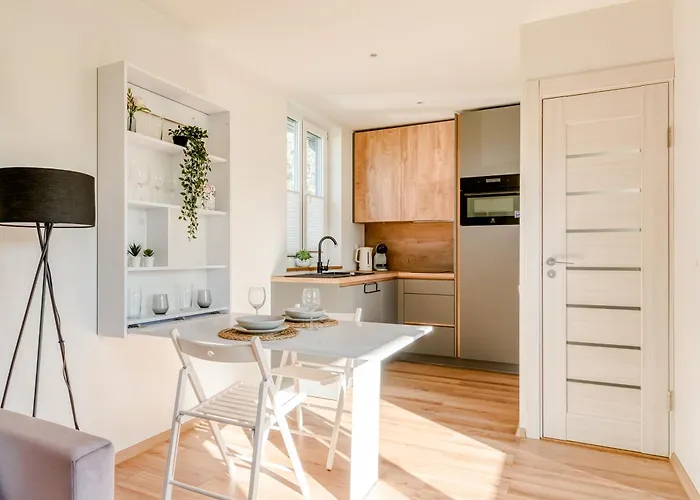 Hubane Vaeikemaja Haapsalus * Uuemõisa