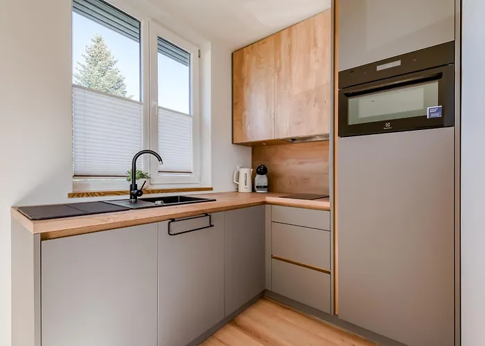 Hubane Vaeikemaja Haapsalus * Uuemõisa