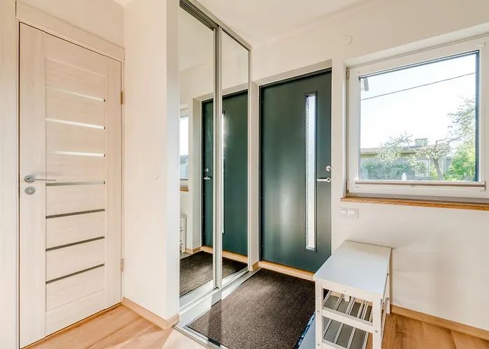 Hubane Vaeikemaja Haapsalus * Uuemoisa